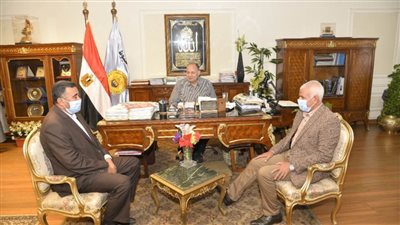 محافظ أسيوط يوجه بتنفيذ حملة لرفع وإزالة المخلفات والقمامة بطريقي المطار وأسيوط الجديدة