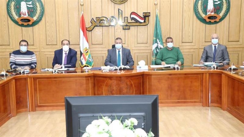 محافظ المنوفية يجتمع