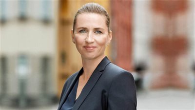 الدنمارك.. رئيسة الوزراء تعتذر عن عدم ارتدائها الكمامة في مكان عام