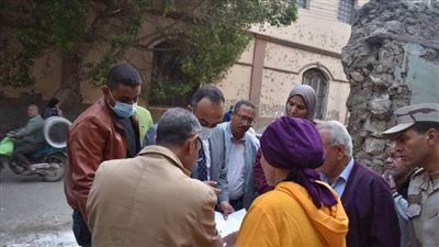 إزالة تعديات على خط التنظيم بحي جنوب مدينة المنيا