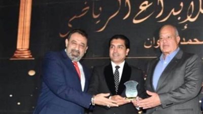  رشوان وعبد الغني يسلمان أحمد سمير جائزة أفضل رئيس اتحاد مصري 2021