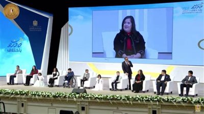 أصحاب الهمم وذوي القدرات الخاصة يسألون الرئيس عن مثله الأعلى.. والرئيس يجيب