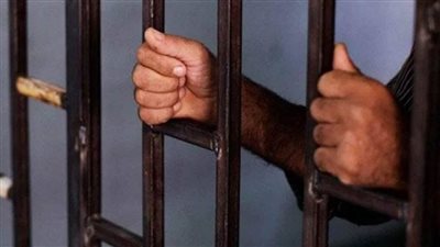 ضبط 3 موظفين لقيامهم بالتواطؤ مع أصحاب مدرسة وبناء فصول مخالفة بالمنيا