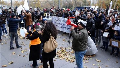 تظاهر المئات في بروكسل احتجاجا على الإجراءات المشددة لمكافحة كورونا