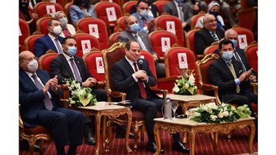 الرئيس السيسي يستمع إلى طلبات ذوي الهمم ويستجيب لهم