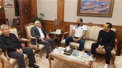 محافظ بورسعيد يهنئ الجماهير بتأهل النادي المصري لدور المجموعات بالكونفدرالية الإفريقية