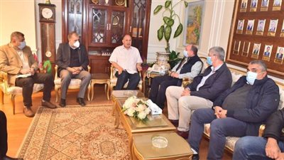 محافظ أسيوط يلتقي وفد وزارة البترول لبحث سبل التعاون ودعم المشروعات 