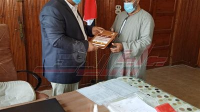 كفر الشيخ تسلم 11 عقد تقنين أراضي أملاك الدولة للمستفيدين