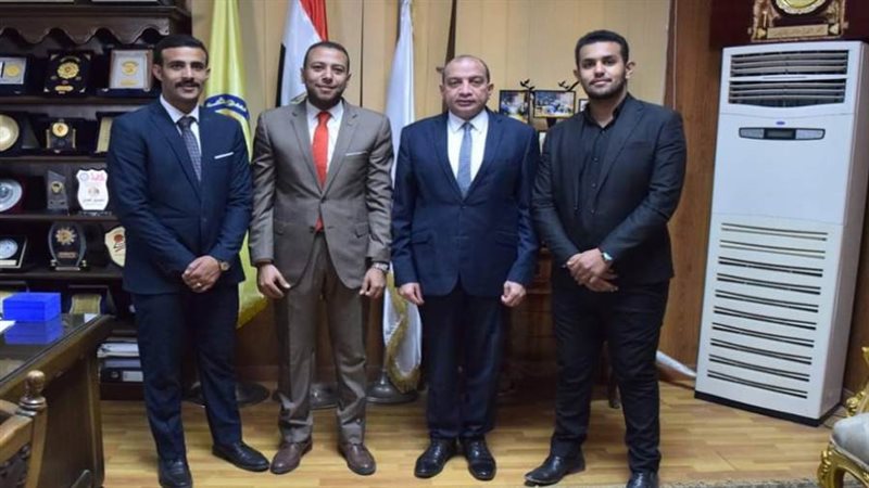 الدكتور منصور حسن