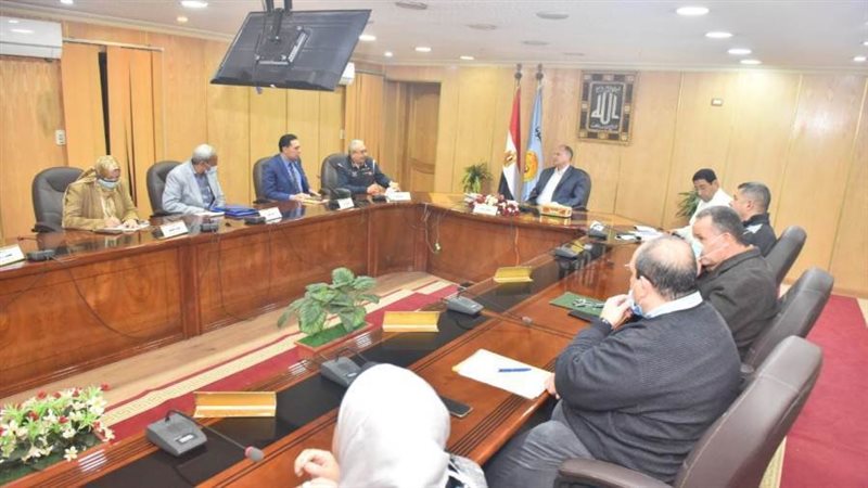 محافظ أسيوط خلال