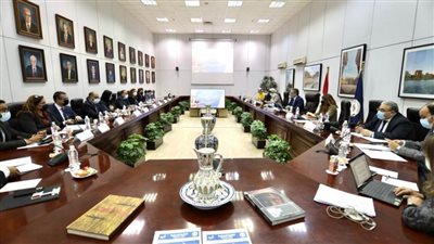 وزير السياحة والآثار يجتمع لمناقشة استعدادات استضافة مصر لـ
