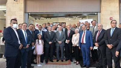 وزير الطيران يفتتح فرع الأسواق الحرة الجديد لمصر للطيران بالممشى السياحي بالغردقة