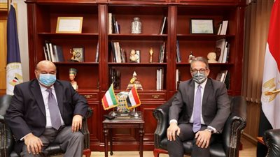 وزير السياحة والآثار يستقبل سفير الكويت