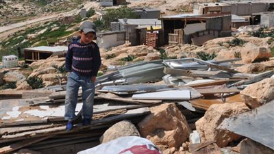 القدس: عائلة تهدم منزلها ذاتيًا.. والاحتلال يُحرر مُخالفات لمحال تجارية