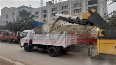 حملات لمسح وتمهيد الطرق وصيانة الإنارة العامة بكفر الشيخ