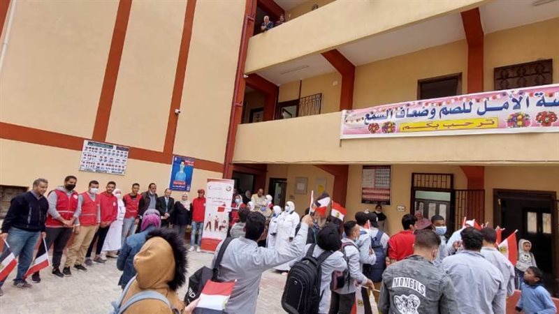 الكشف على ٦٨ تلميذ