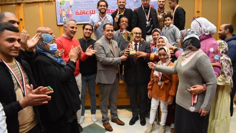 جامعة أسيوط تكرم