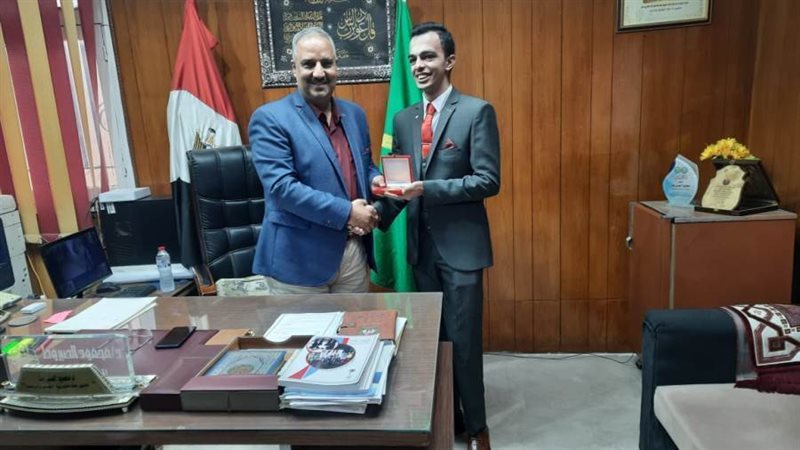 الصبروط يكرم عبدالرحمن