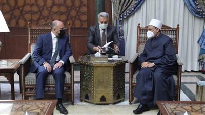 الإمام الأكبر ووزير ثقافة أذربيجان يناقشان سبل التعاون الثقافي وزيادة المنح الدراسية