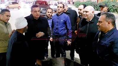 لتفانيه في أداء عمله... محافظ البحيرة يصرف مكافاة 1000 جنيه لأحد عمال النظافة بدمنهور