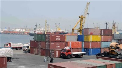 ميناء دمياط يتداول 29 سفينة للحاويات والبضائع العامة