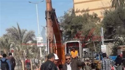 استمرار رفع الإشغالات ووضع كابلات الإنارة العامة بكفر الشيخ