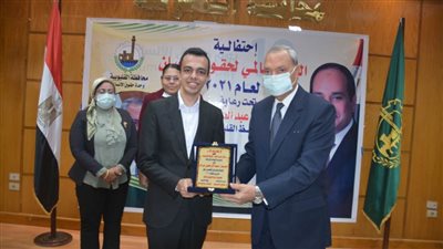 تكريم الأبطال الرياضيين وتوزيع 30 كرسيا متحركا على ذوي الهمم بالقليوبية 