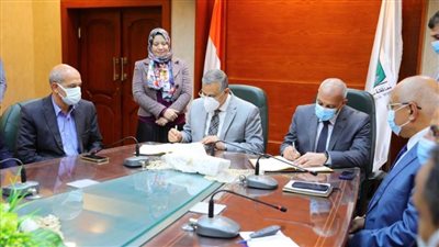 محافظ سوهاج ورئيس هيئة تنمية الصعيد يوقعان بروتوكولًا للتعاون المشترك 