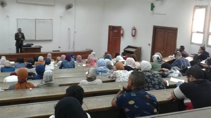 حضور طلابى لمحاضرة