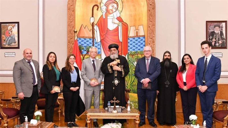 البابا يستقبل سفير