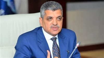 الفريق أسامة ربيع: حركة الملاحة بالقناة منتظمة وتدابير احترازية للتعامل مع الطقس السيئ