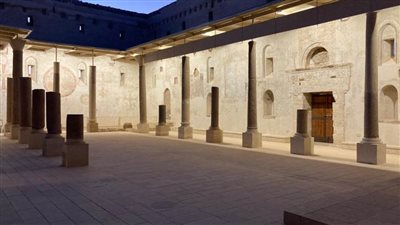 تركيب مظلة لحماية الرسوم الجدارية بالدير الأحمر بسوهاج