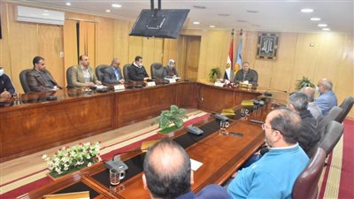 محافظ أسيوط يستعرض الموقف التنفيذي لمشروعات المبادرة الرئاسية حياة كريمة بـ