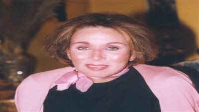 لبنى عبد العزيز: عمري ما ندمت على حاجة ولم أعتزل