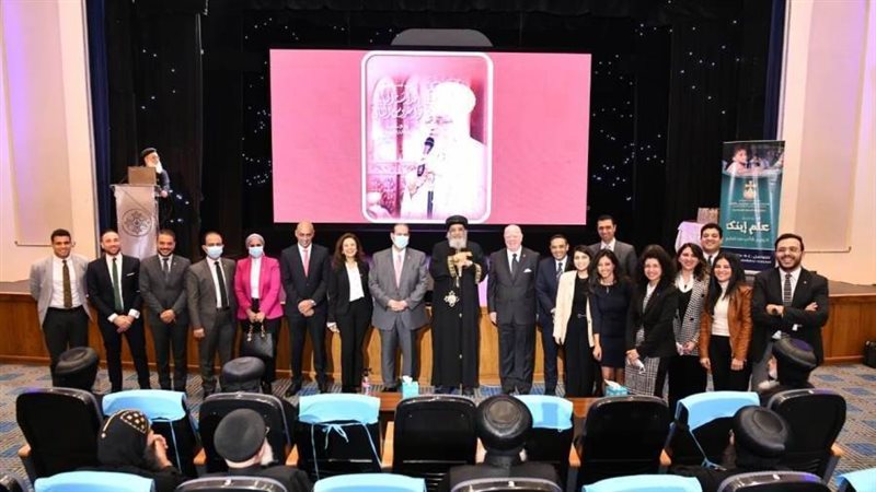 البابا تواضروس مع