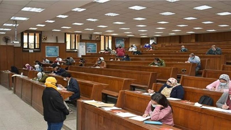 طلاب الجامعة