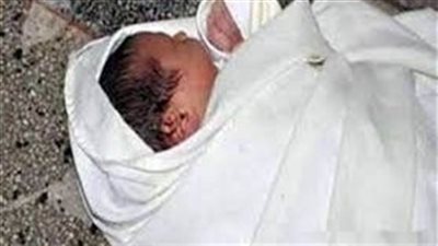 العثور على طفل لقيط بموقف سيارات فى كفر شكر 