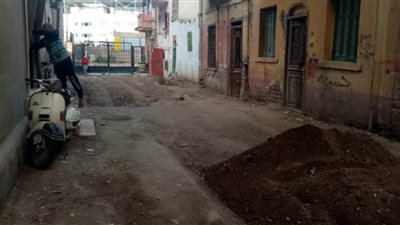 محافظ أسيوط: رفع المخلفات والتعديات وتسوية شوارع ضيقة بحي غرب تمهيدًا لتركيب الإنترلوك