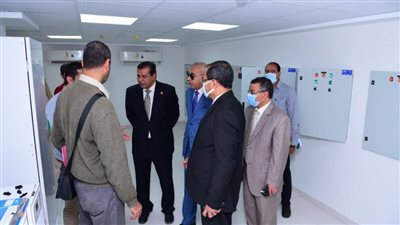 رئيس جامعة سوهاج يتابع الاستعدادات النهائية للتشغيل التجريبي لمركز المعلومات الجديد