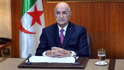 تبون يكرم صحفيين إيطاليين اثنين ساهما في تغطية أحداث مظاهرات  1960