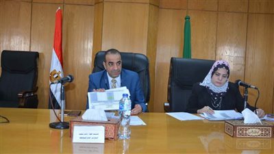 سكرتير عام محافظة المنيا يتابع موقف تنفيذ الشكاوى