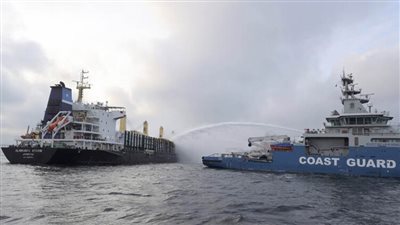 قطر سفينة ألمانية مشتعلة منذ أسبوع إلى ميناء سويدي