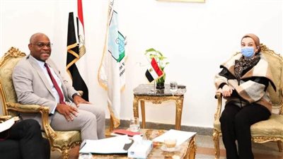 وزيرة البيئة تبحث مع رئيس الوكالة الفرنسية للتنمية بأفريقيا تحضيرات استضافة مؤتمر المناخ القادم