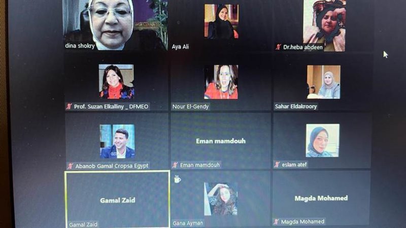 جانب من الندوة عبر