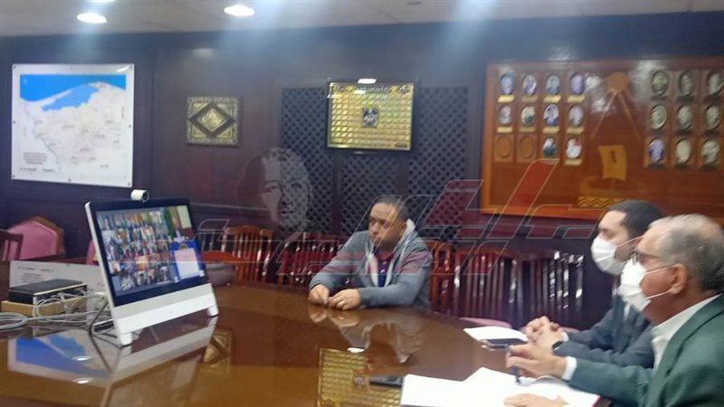 خلال مشاركة المحافظ