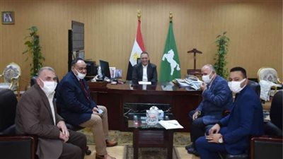 محافظ الشرقية يلتقي رئيس منطقة كهرباء القناة لمتابعة أعمال المشروعات بالزقازيق 