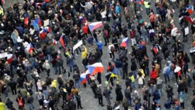 الآلاف يتظاهرون في التشيك احتجاجًا على التطعيم الإلزامي ضد كورونا