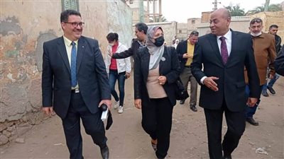 رئيس قطاع التعليم العام تتفقد أنشطة قرية متعلمة وحياة كريمة بالمنيا