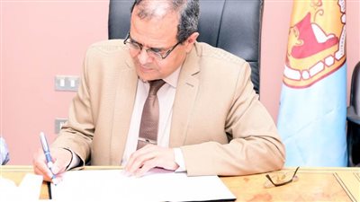 جامعة سوهاج تبحث مع حاضنة أعمال مسار تقديم منح لطلاب كلية التمريض 