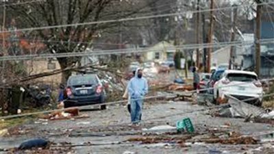 حاكم ولاية كنتاكي: الأعاصير خلفت 64 قتيلًا.. ومازال العشرات في عداد المفقودين